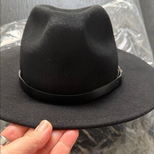 Black wool hat with leather band